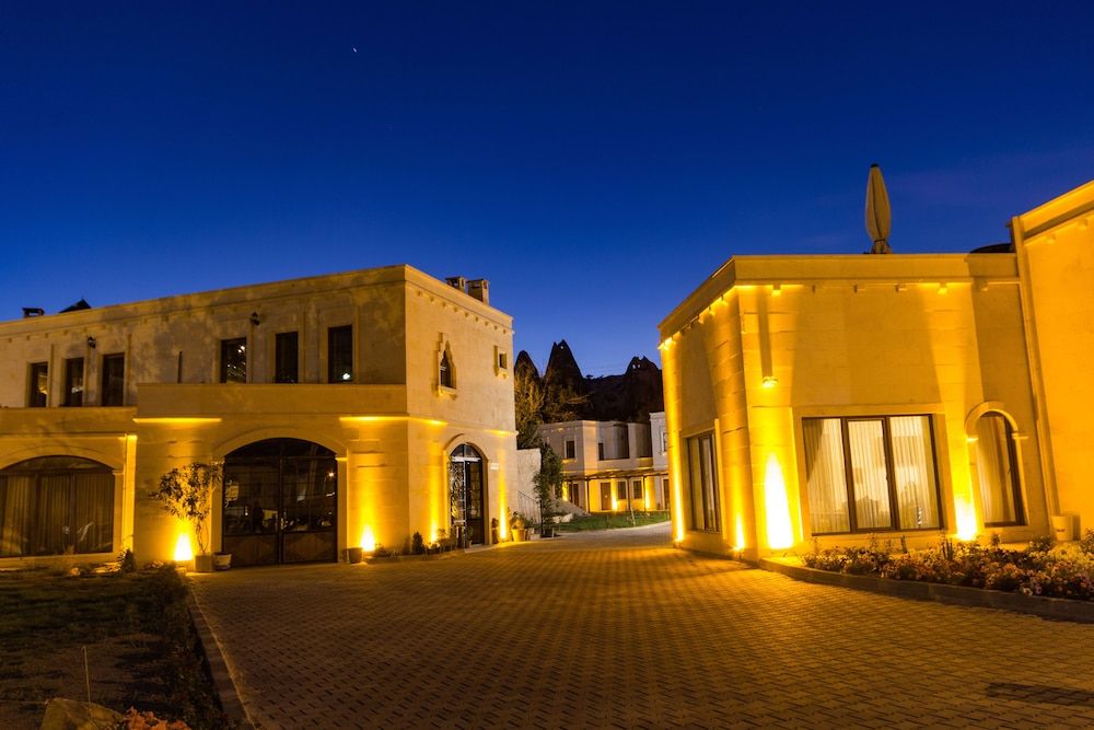 undefined Empire Cave Hotel 8