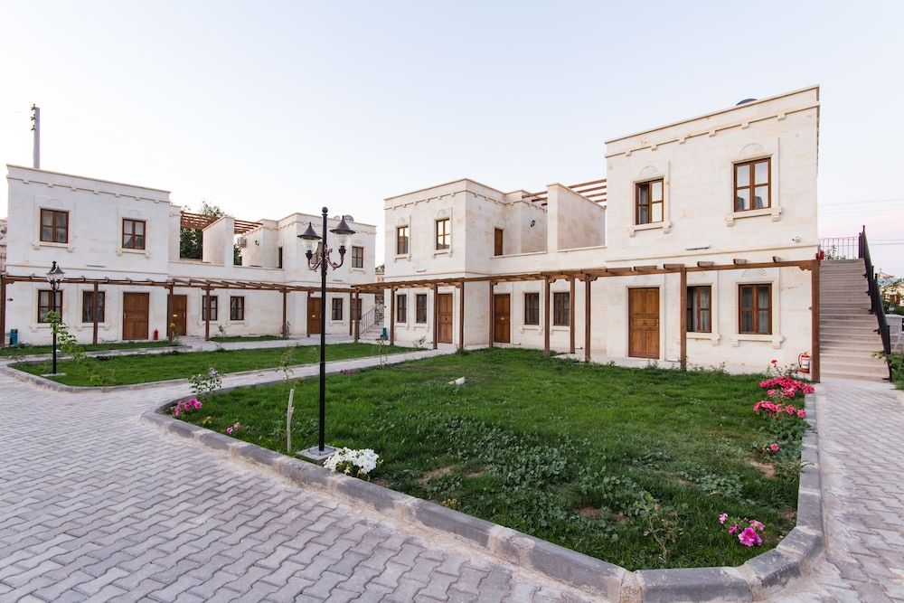 undefined Empire Cave Hotel 7