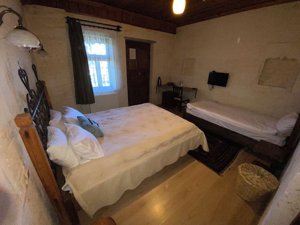 Kemal's Guest House Deluxe Triple Room, 1 Bedroom 2