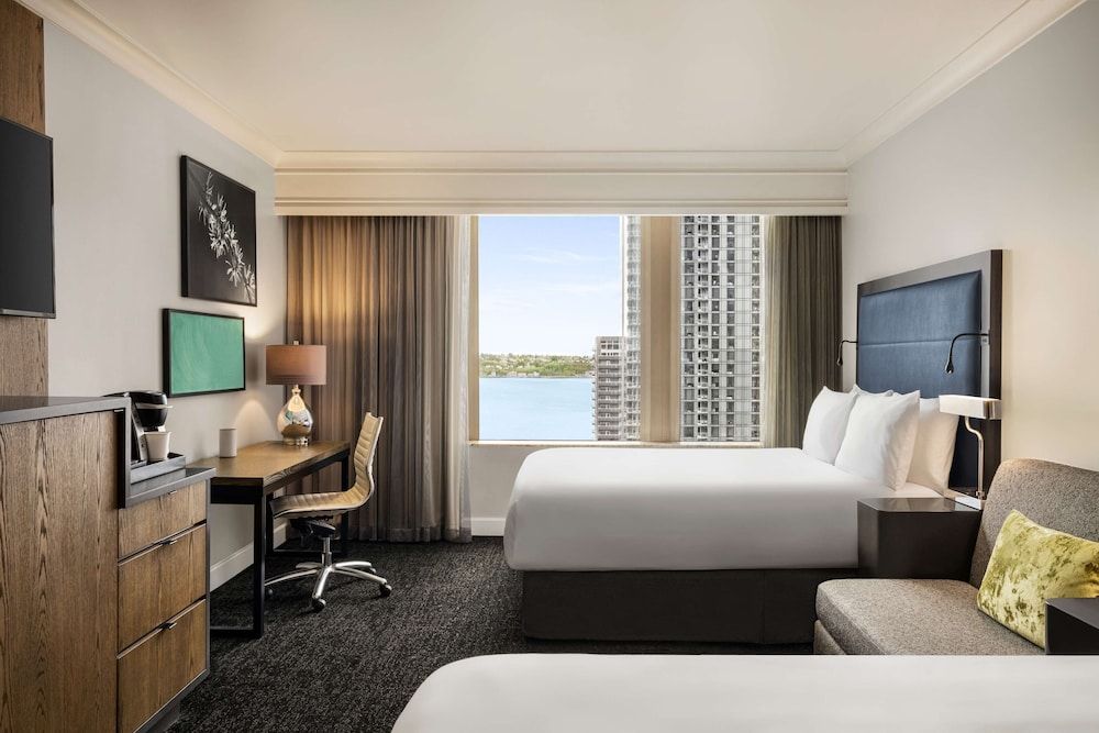 Hilton Motif Seattle Room, 2 Queen Beds, Accessible, Bathtub (Mobility & Hearing) 2