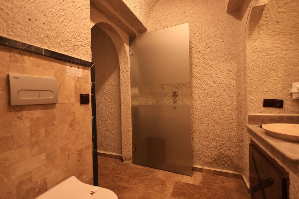 Deluxe Cave