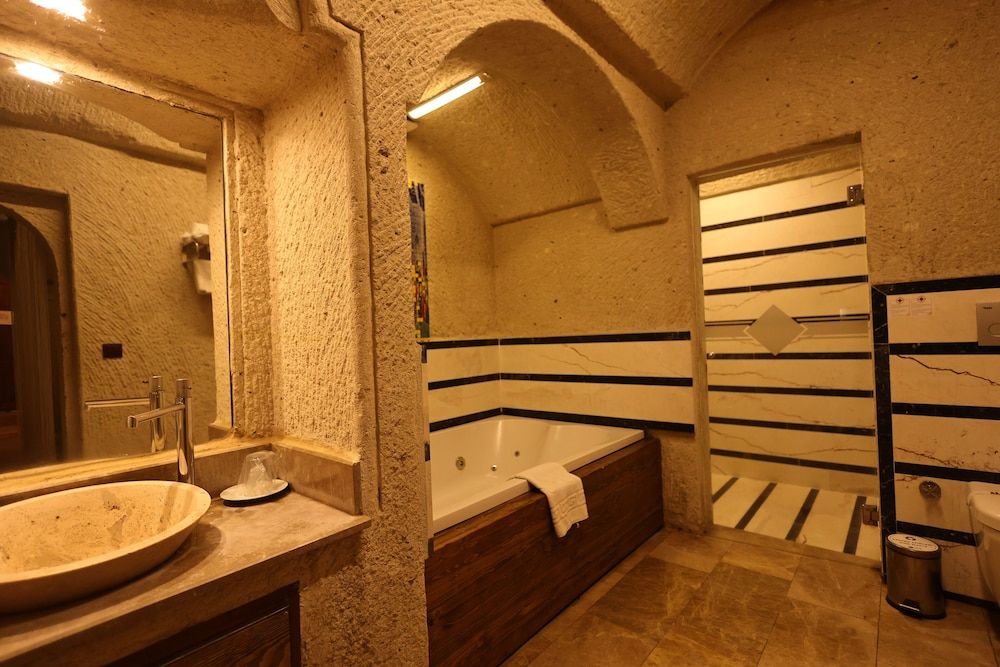 Suite Cave