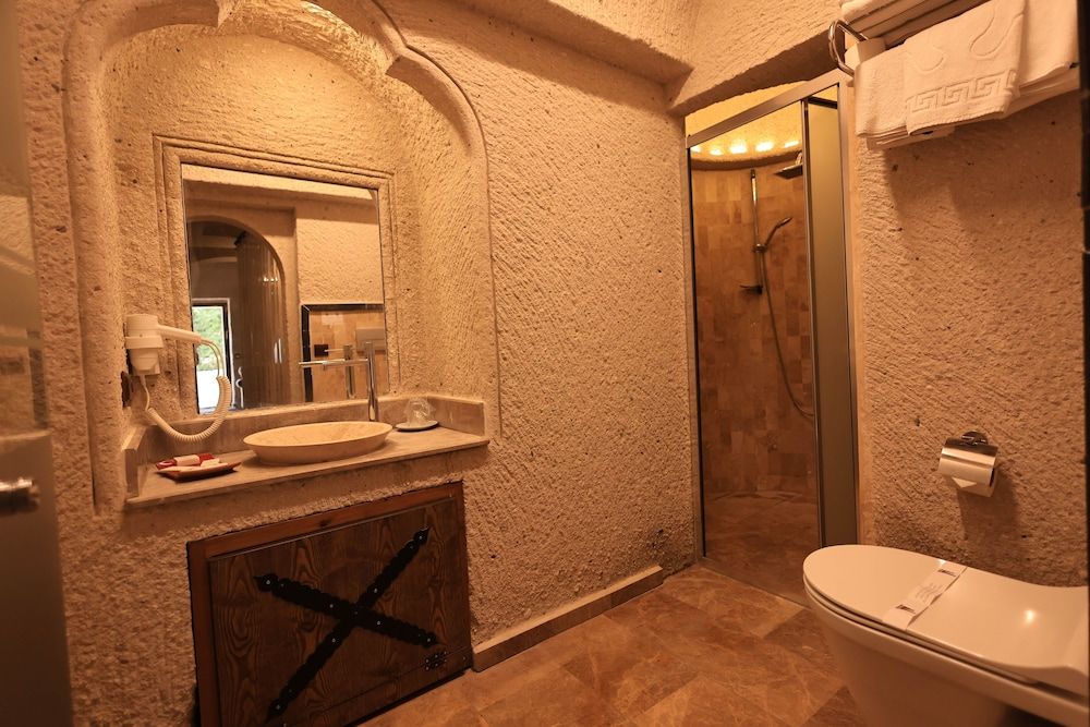 Deluxe Cave