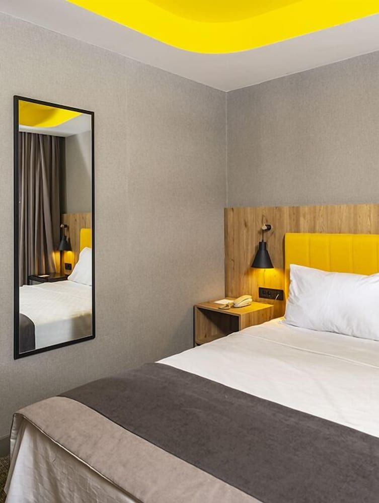 Sun Suit Hotel Standard Room 4