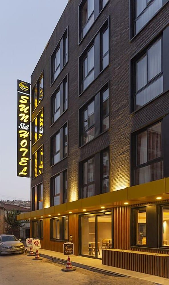 undefined Sun Suit Hotel 6