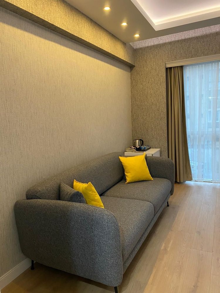 undefined Sun Suit Hotel 8