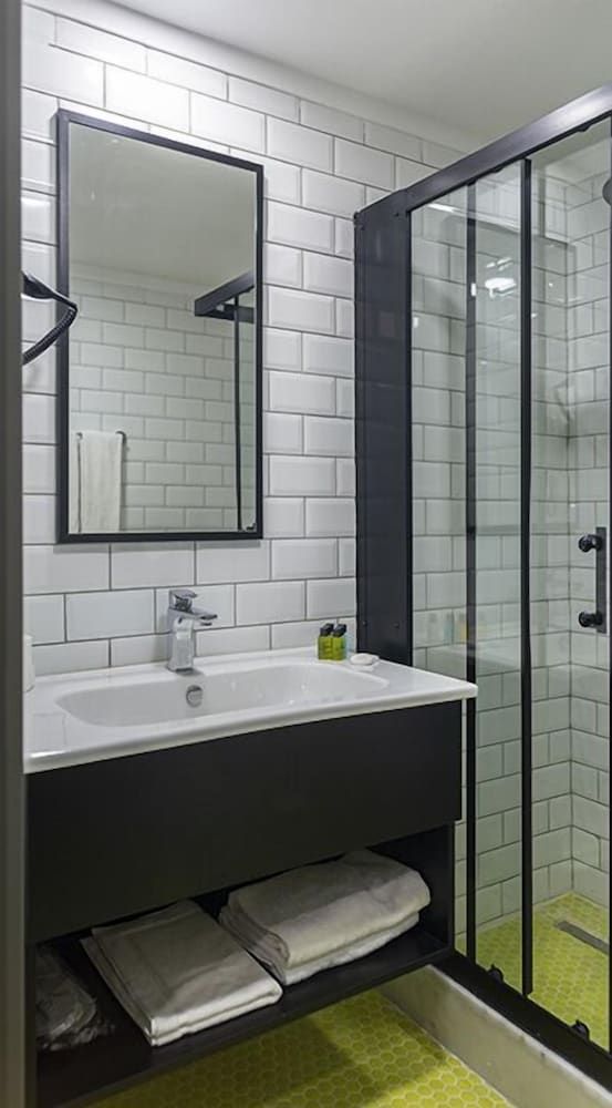 Sun Suit Hotel Standard Room 5