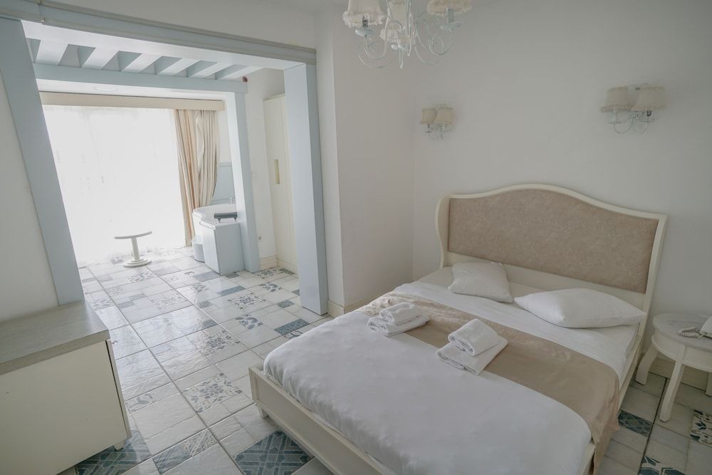 Buyukada Cankaya Hotel Room, Jetted Tub, Sea View 7