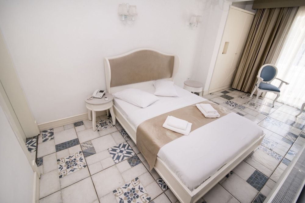 Buyukada Cankaya Hotel Room, Jetted Tub, Sea View 14