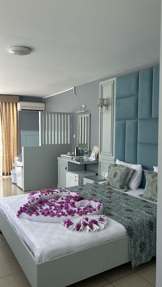 Buyukada Cankaya Hotel Room, Jetted Tub, Sea View 11