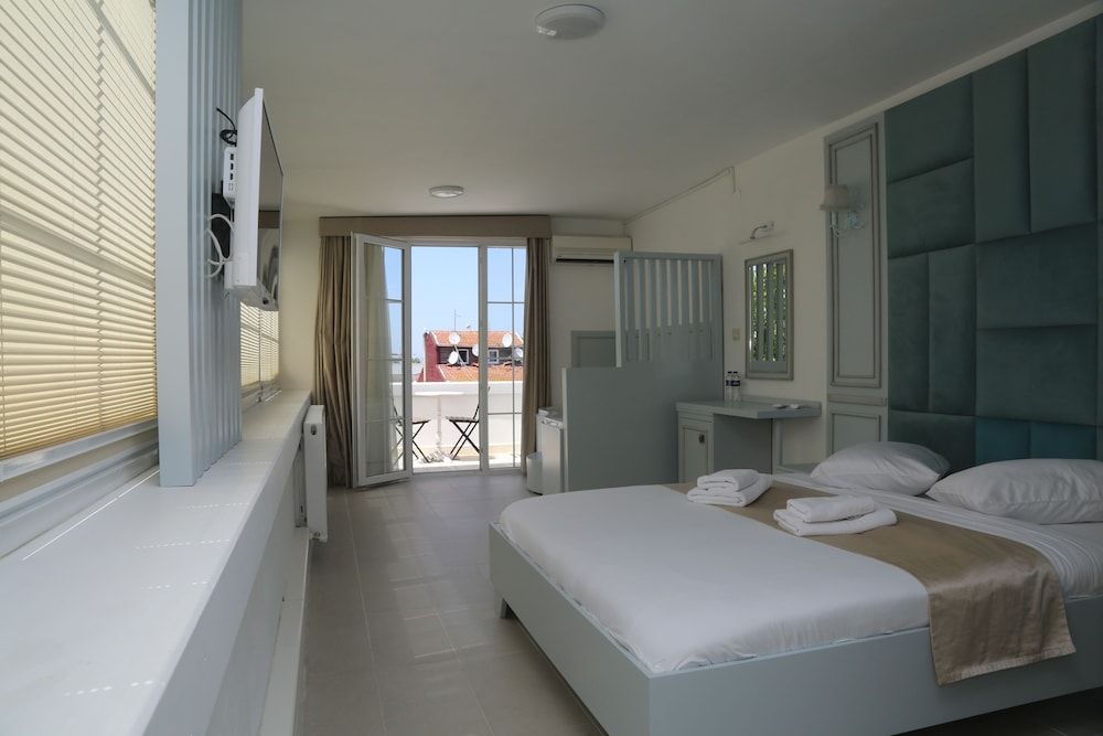 Buyukada Cankaya Hotel Room, Jetted Tub, Sea View 5