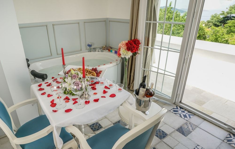 Buyukada Cankaya Hotel Room, Jetted Tub, Sea View 6