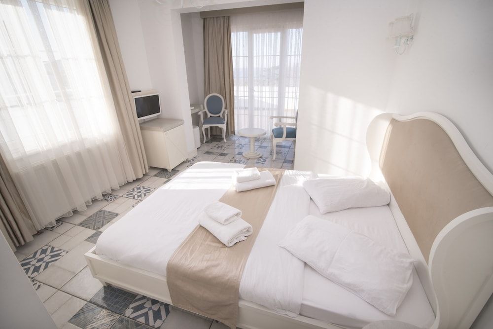 Buyukada Cankaya Hotel Room, Jetted Tub, Sea View 12