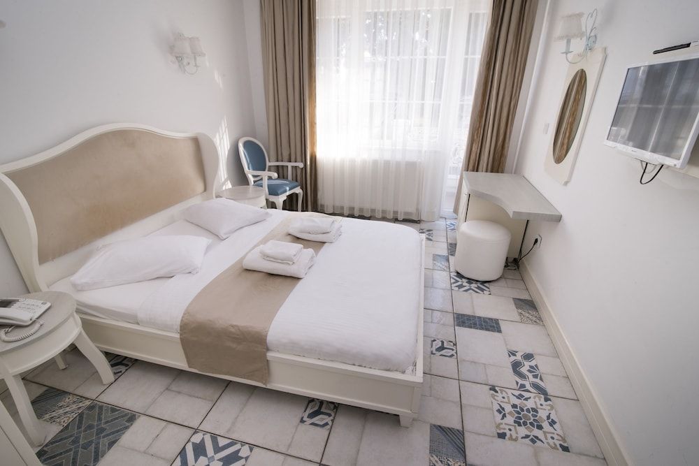 Buyukada Cankaya Hotel Deluxe Room, Balcony 9