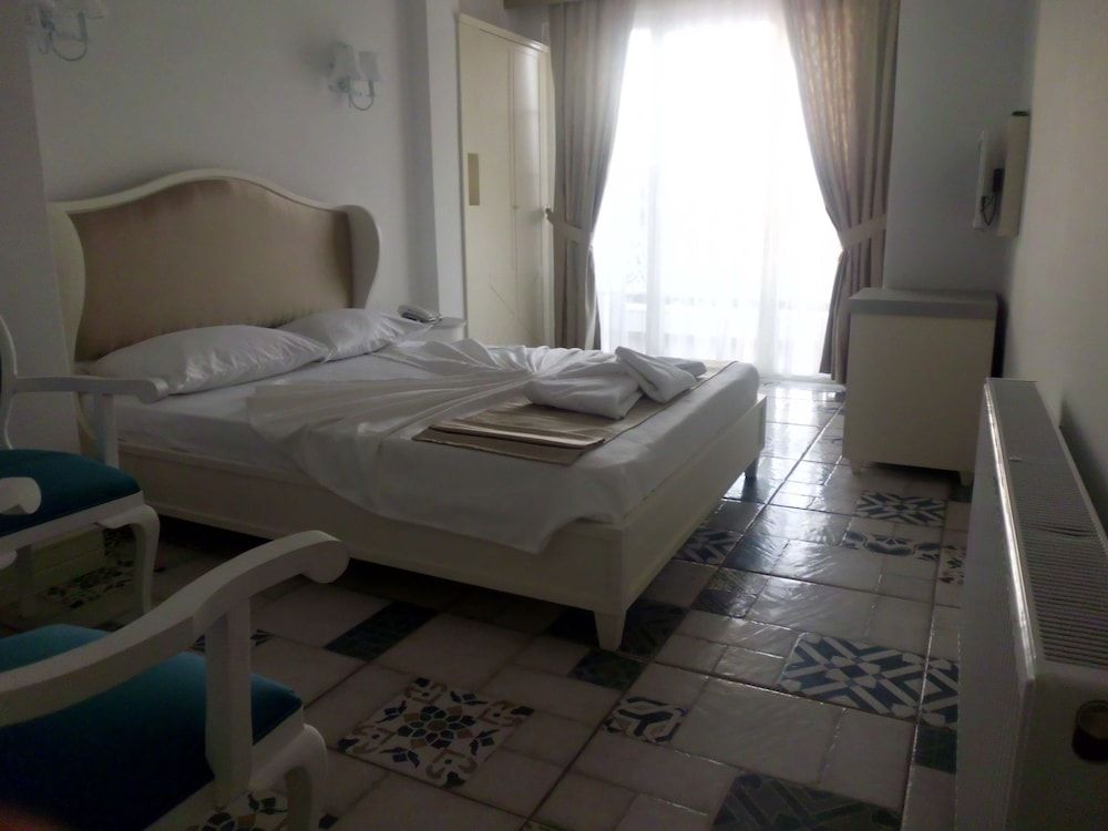 Buyukada Cankaya Hotel Deluxe Room, Balcony 3