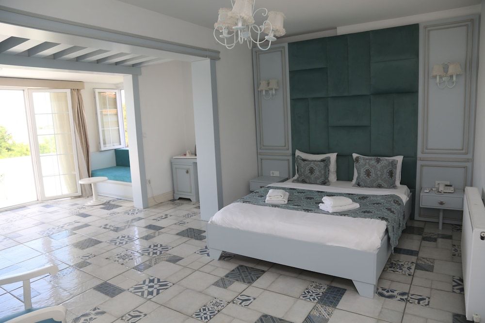 Buyukada Cankaya Hotel Room, Jetted Tub, Sea View 3