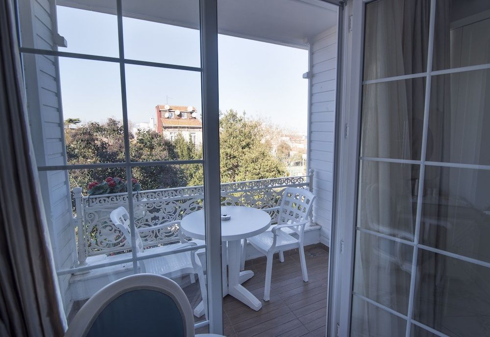 Buyukada Cankaya Hotel Deluxe Room, Balcony 11