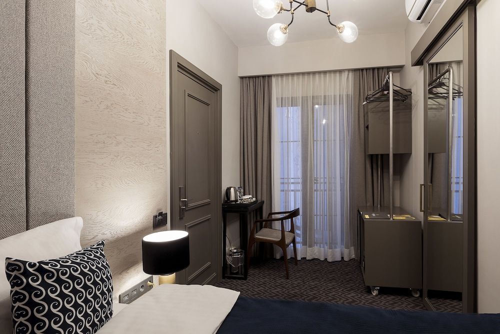 Nabu Hotel Economy Double Room, 1 Queen Bed, Non Smoking 4