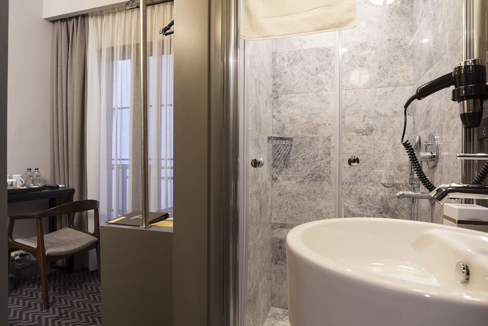 Nabu Hotel Economy Double Room, 1 Queen Bed, Non Smoking 3