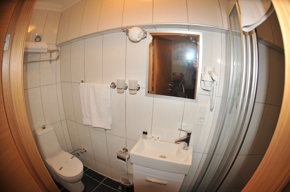 Palace Point Hotel Triple Room 6