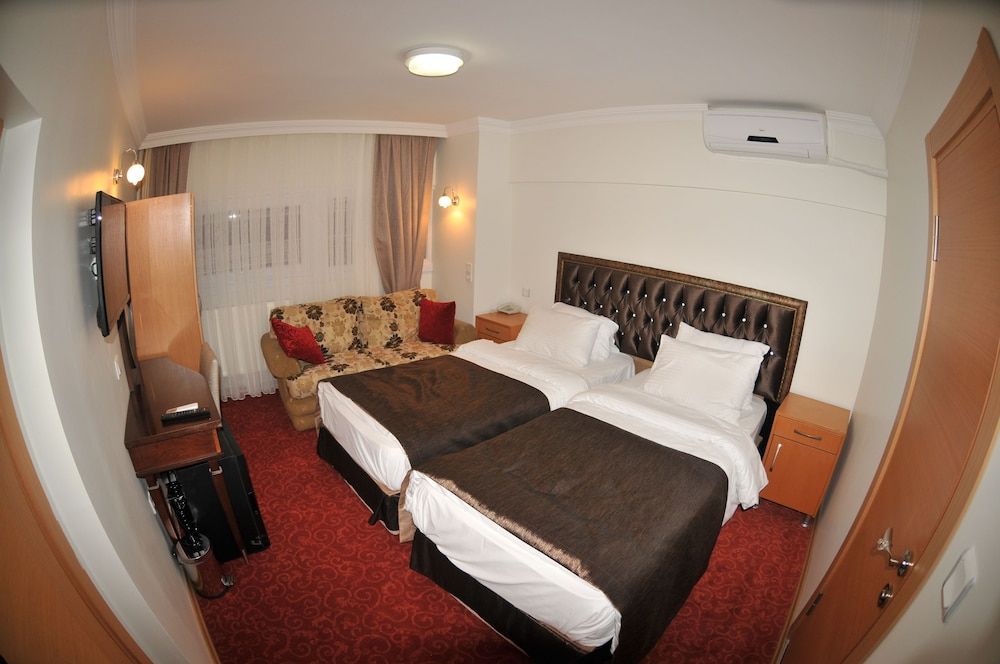 undefined Palace Point Hotel 3