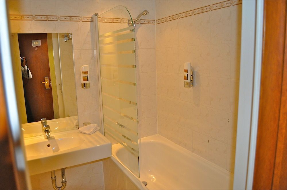 Deep Soaking Bathtub