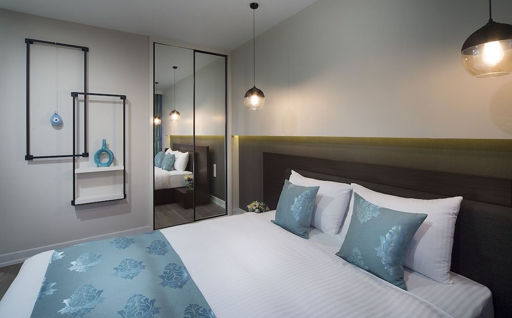 undefined The Clock Suites 6