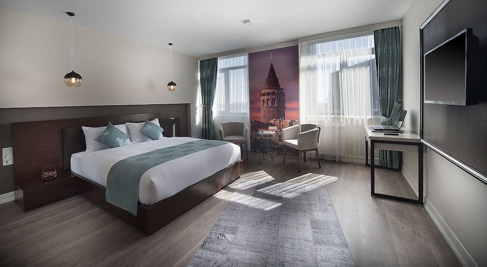 undefined The Clock Suites