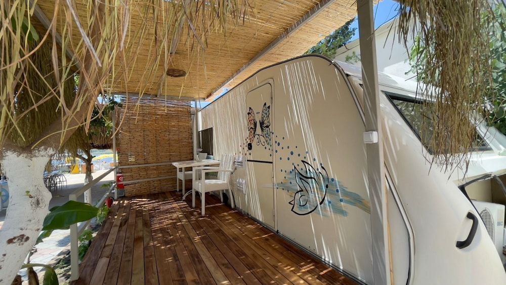 Golden Sand Beach & Caravan Romantic Mobile Home, 1 Double Bed with Sofa bed 5