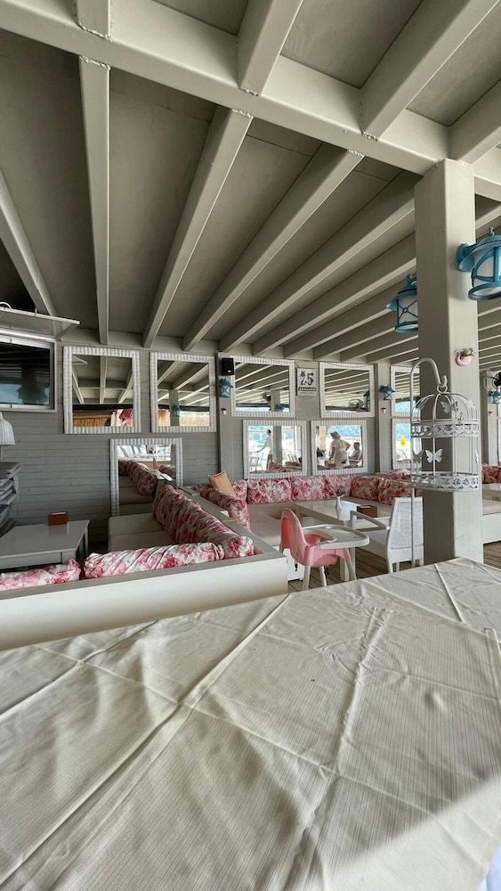 undefined Golden Sand Beach & Caravan 6