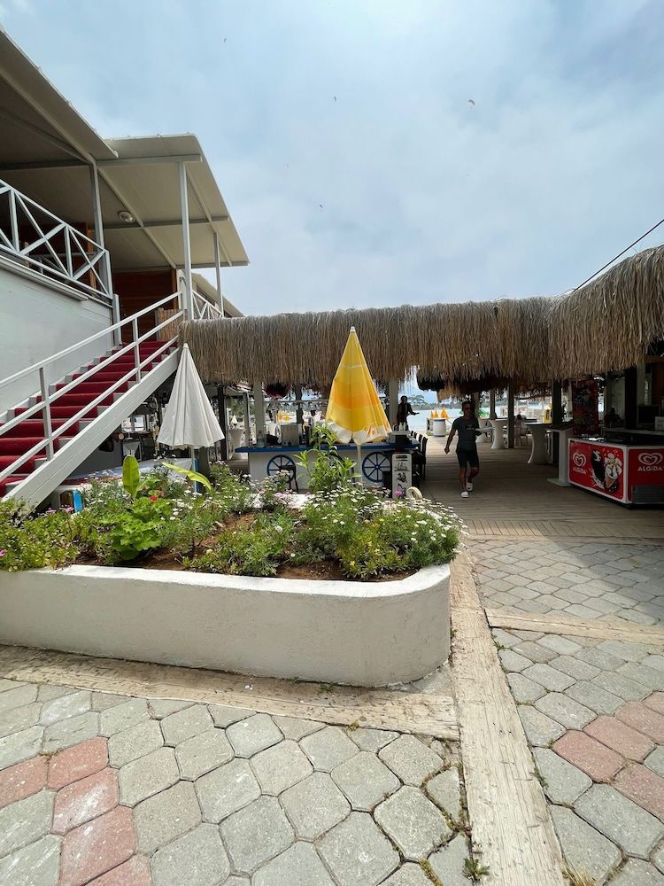 undefined Golden Sand Beach & Caravan 5