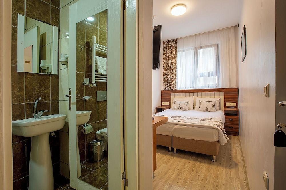 Pera Sultan Suite Economy Double Room 3