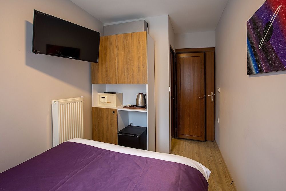 Pera Sultan Suite Economy Double Room 2