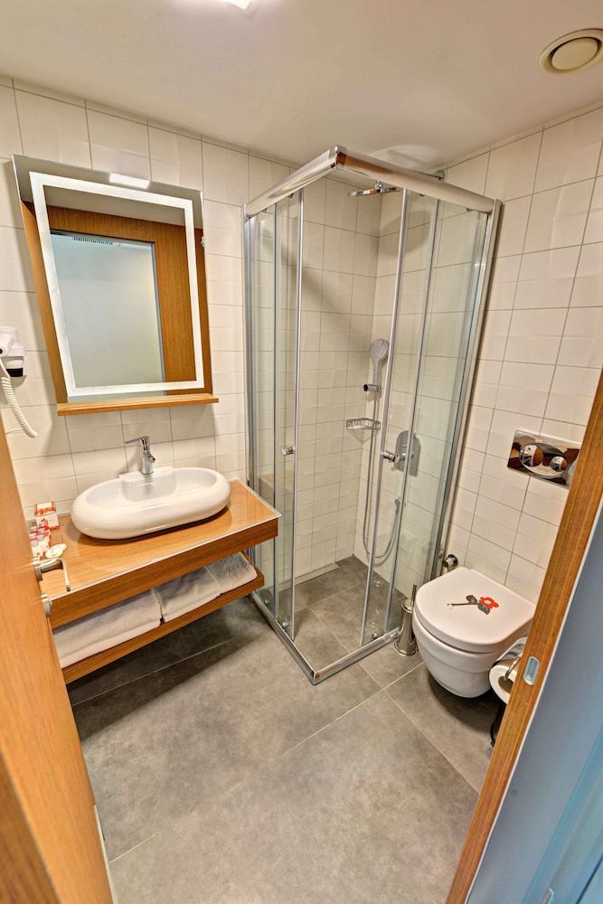 All Inn Hotel Standard Double or Twin Room 6