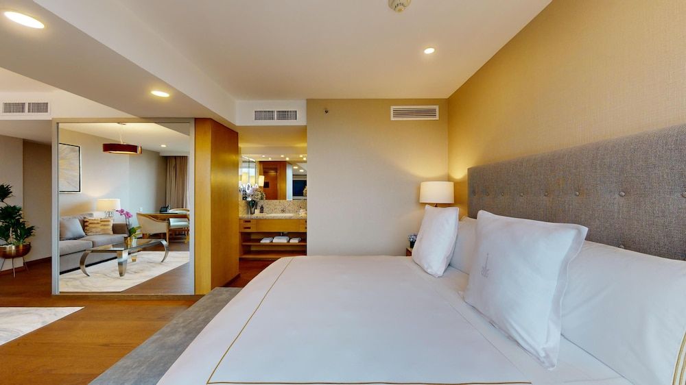 Junior Superior Suite