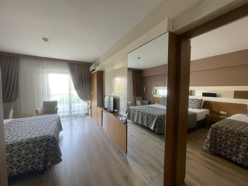 Tripolis Hotel Family Room 4