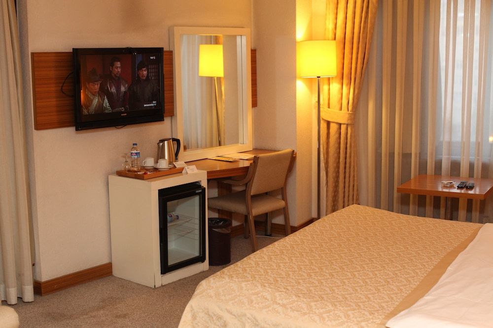 Park Royal Hotel Basic Double Room 5