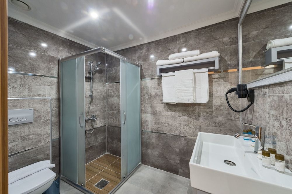 Grand Palace Hotel Deluxe Double Room 15