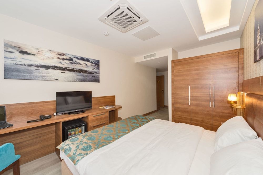 Grand Palace Hotel Deluxe Double Room 12