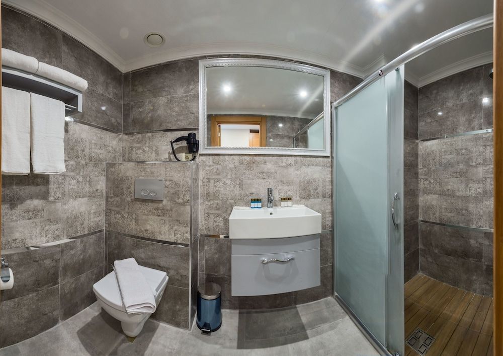 Grand Palace Hotel Deluxe Double Room 16