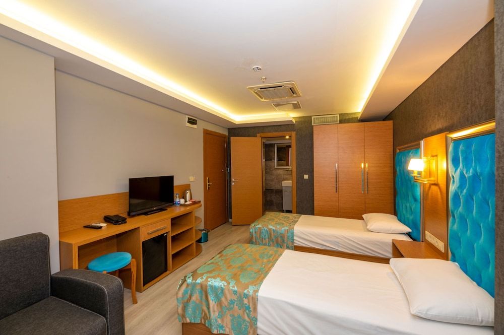 Grand Palace Hotel Deluxe Double Room 13