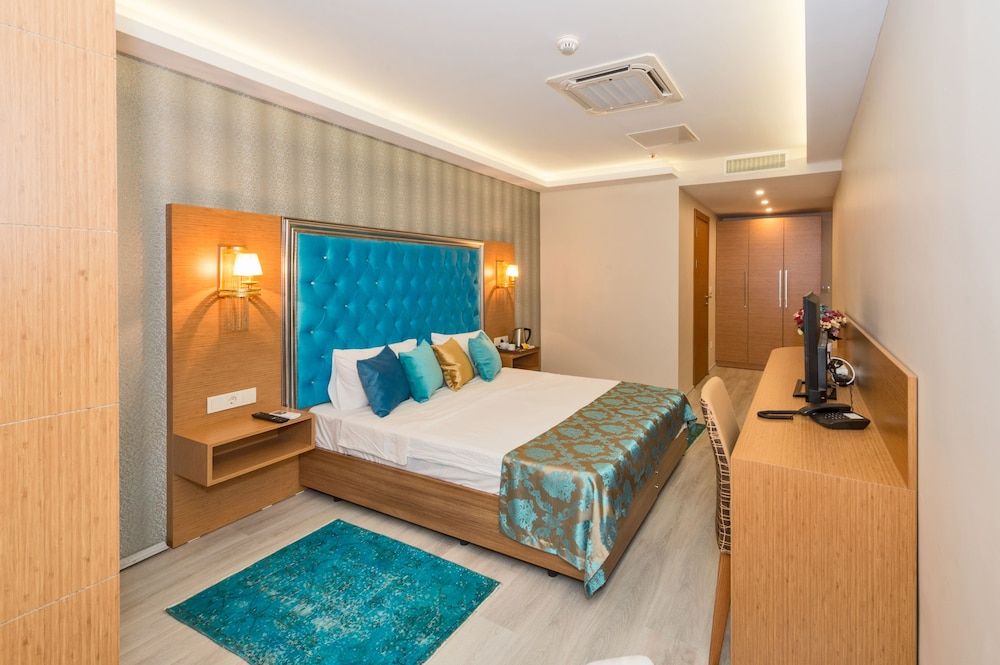 Grand Palace Hotel Deluxe Double Room 3