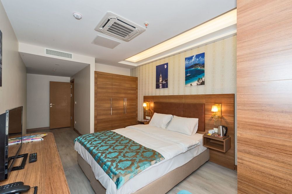 Grand Palace Hotel Deluxe Double Room 7