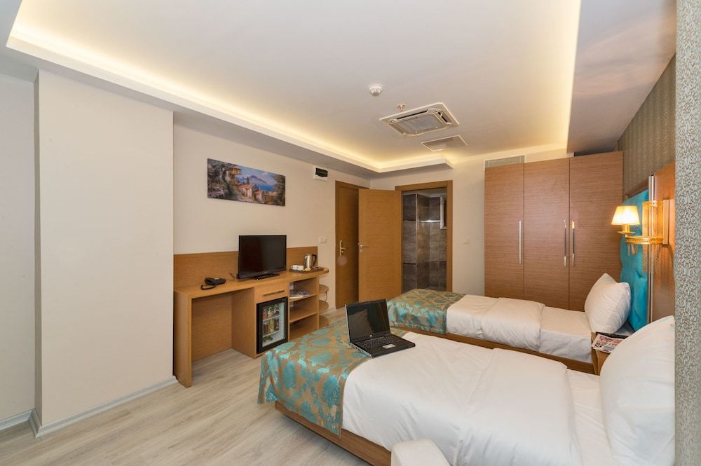 Grand Palace Hotel Deluxe Double Room 18