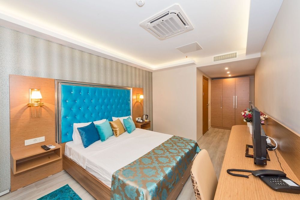 Grand Palace Hotel Deluxe Double Room 6