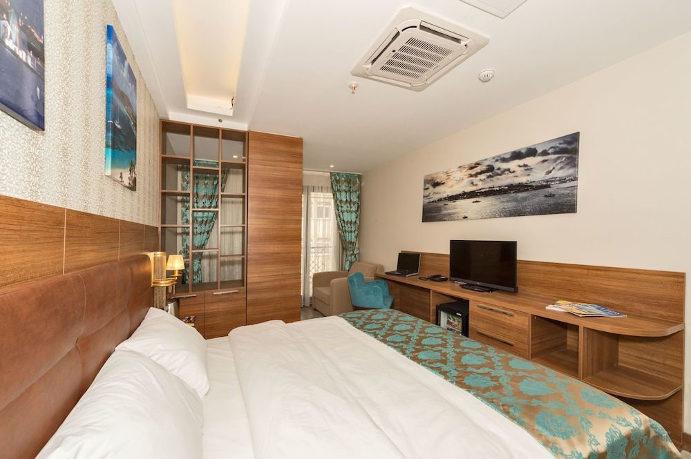 Grand Palace Hotel Deluxe Double Room 5