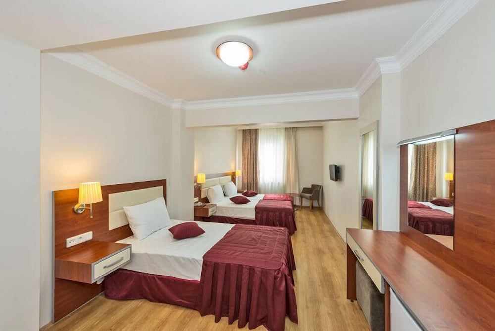 La Garden Hotel Triple Room 2