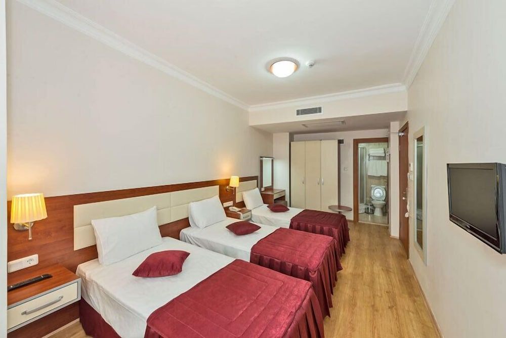 La Garden Hotel Triple Room 3