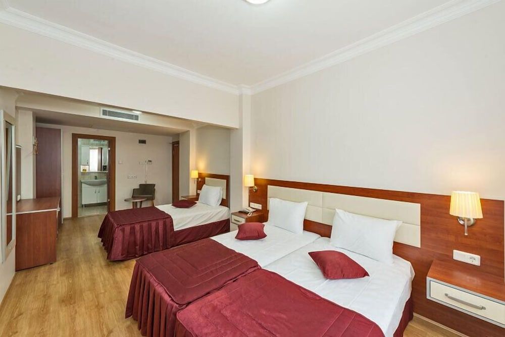 La Garden Hotel Triple Room 4