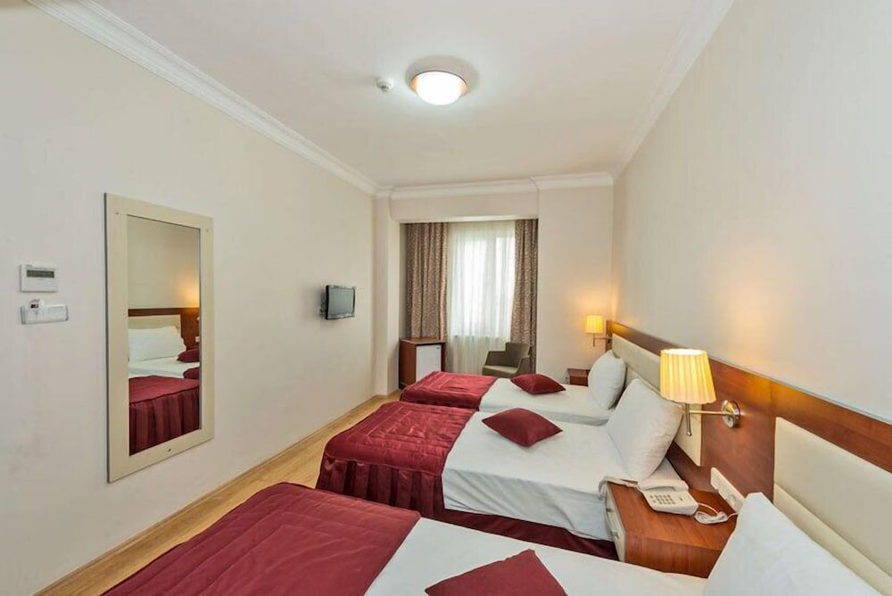 La Garden Hotel Triple Room 5